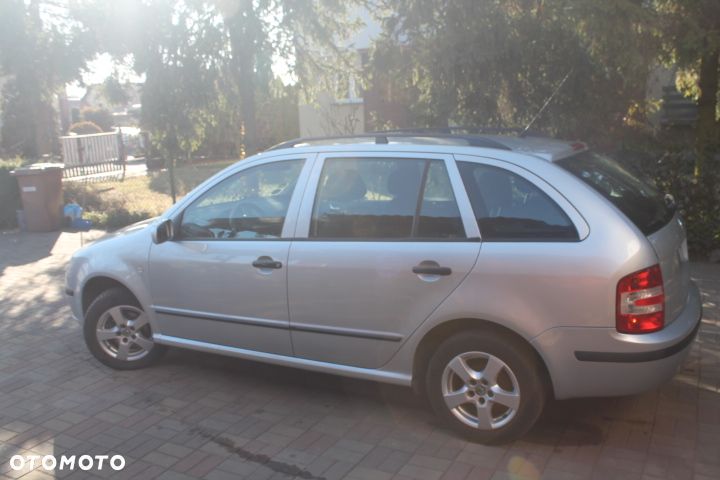 Skoda Fabia ver-1-4-16v-comfort - 8
