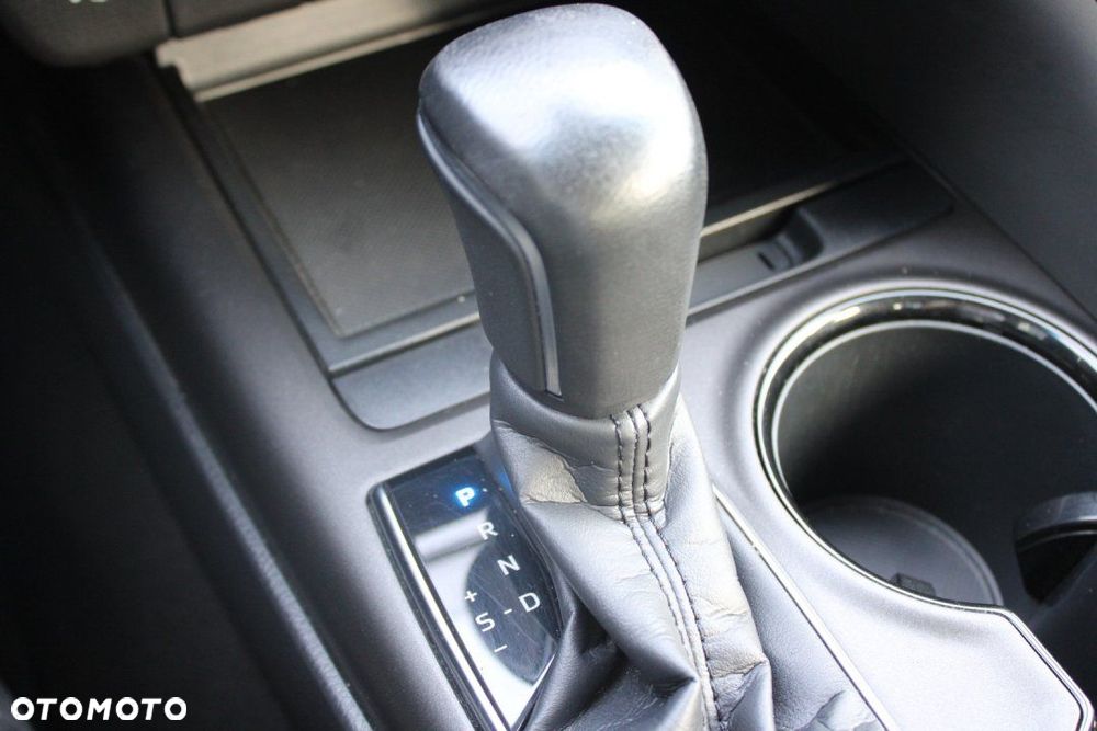 Toyota Camry - 25