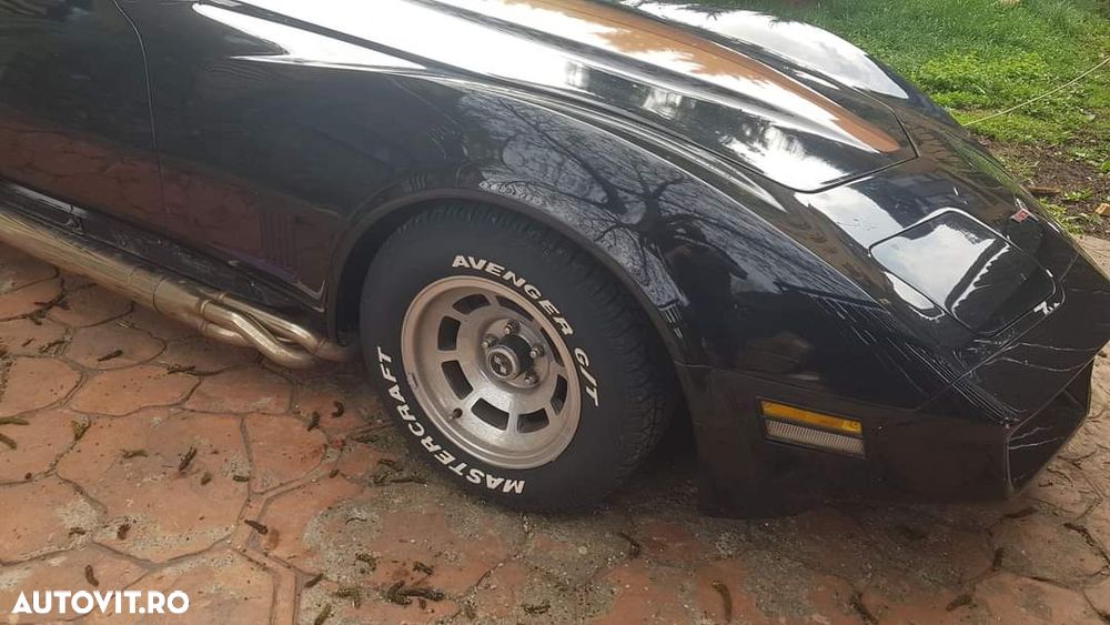 Chevrolet Corvette - 8