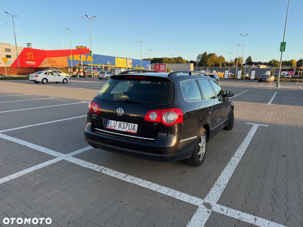 Volkswagen Passat - 4
