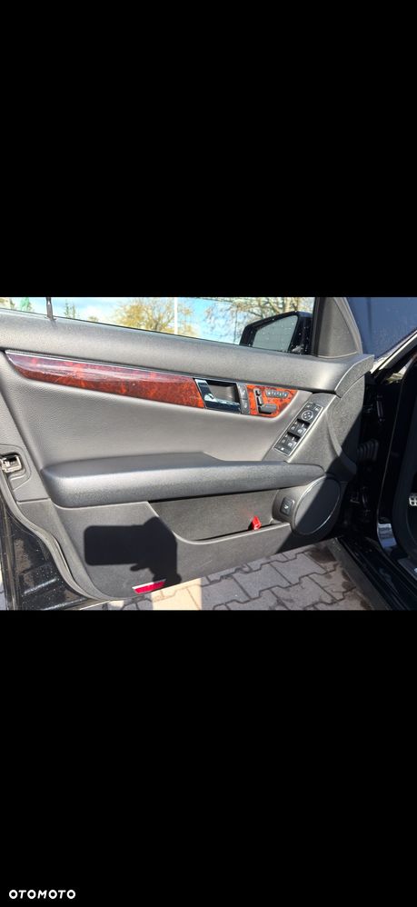 Mercedes-Benz Klasa C 300 7G-TRONIC Special Edition - 21