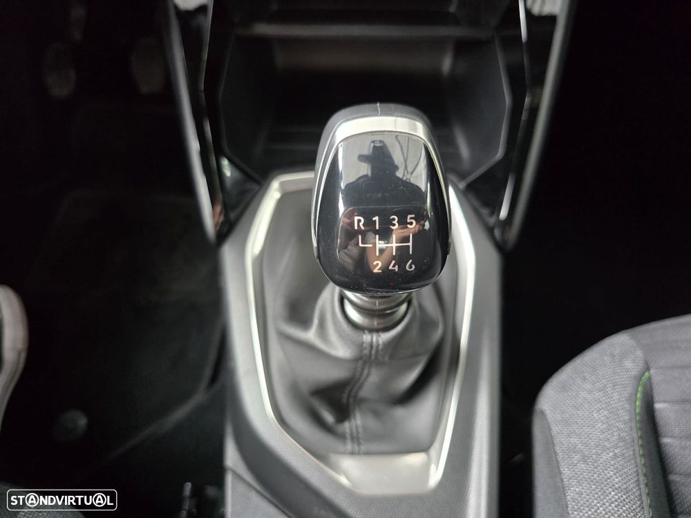 Peugeot 2008 1.2 PureTech Active - 17