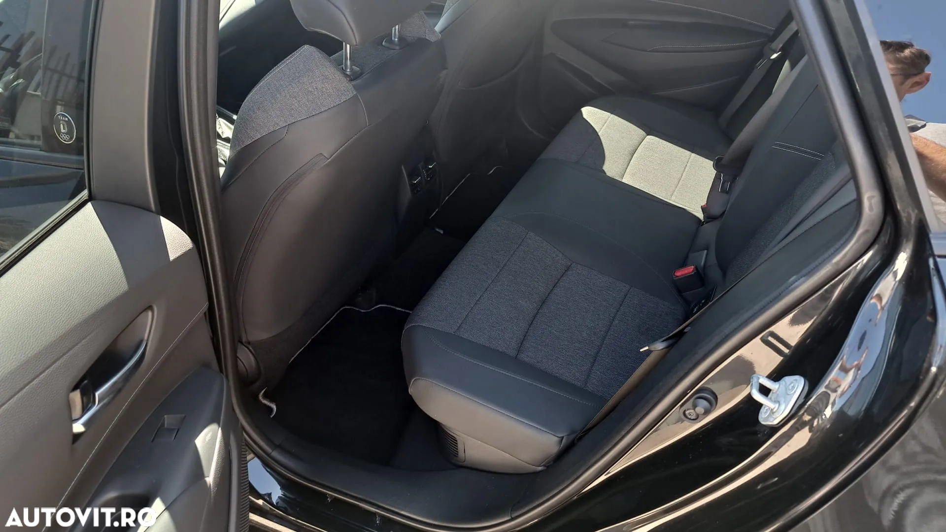 Toyota Corolla Sedan 1.8 HEV Business - 11