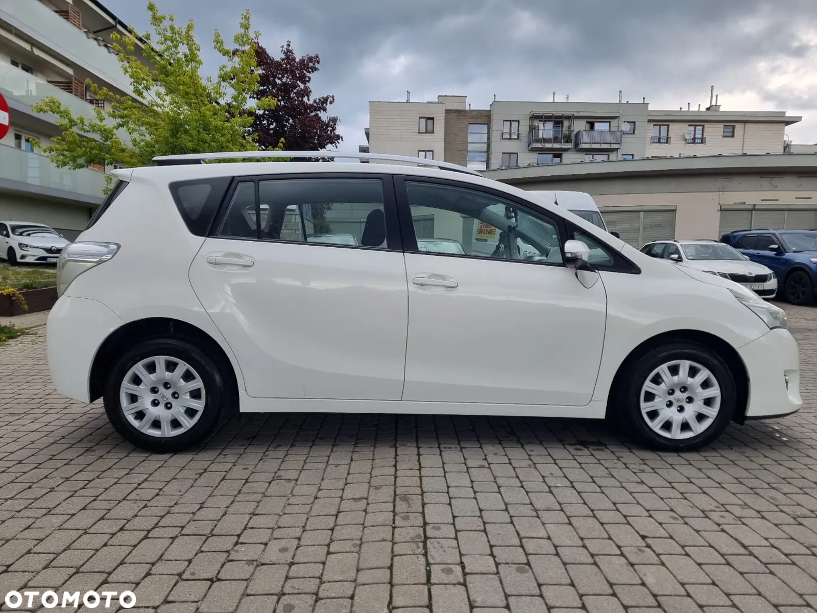 Toyota Verso 2.0 D-4D Premium - 14