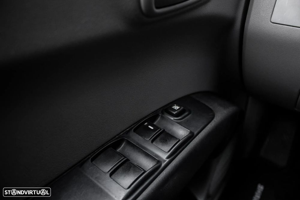 Mitsubishi L200 2.5 DI-D CD Intense 4WD - 17