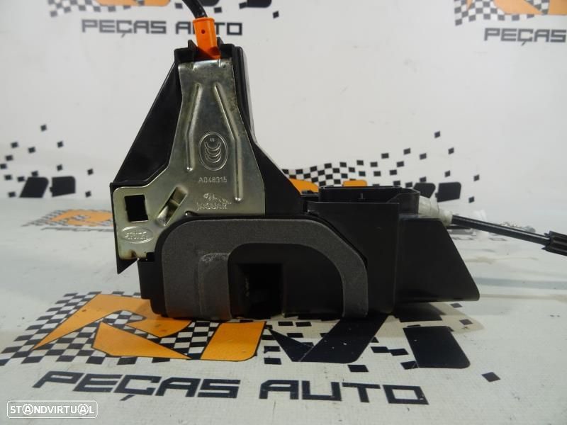 Fecho Da Porta Frente Direita Jaguar Xe (X760)  Hx73203a28ea / Hx73 20 - 4