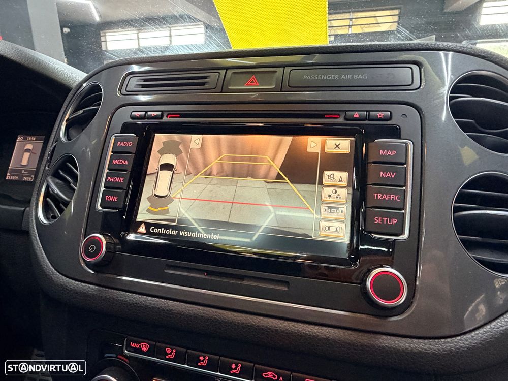 VW Tiguan 2.0 TDI DPF BlueMotion Exclusive - 35