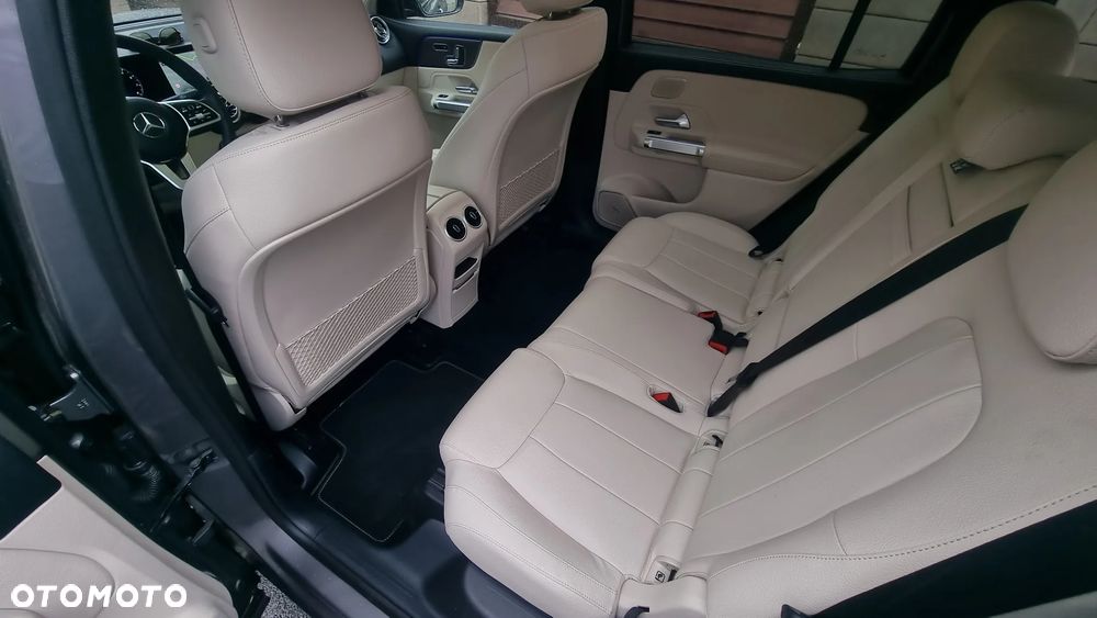 Mercedes-Benz GLB 250 4-Matic AMG Line 8G-DCT - 36