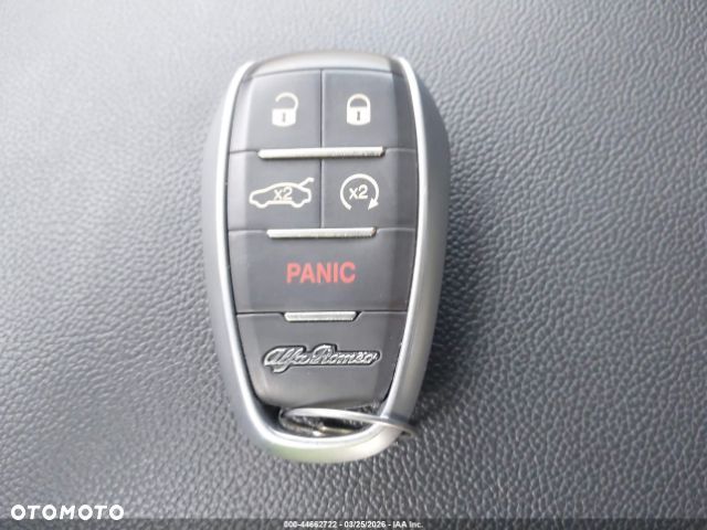 Alfa Romeo Stelvio 2.0 Turbo 16V AT8-Q4 Ti - 13