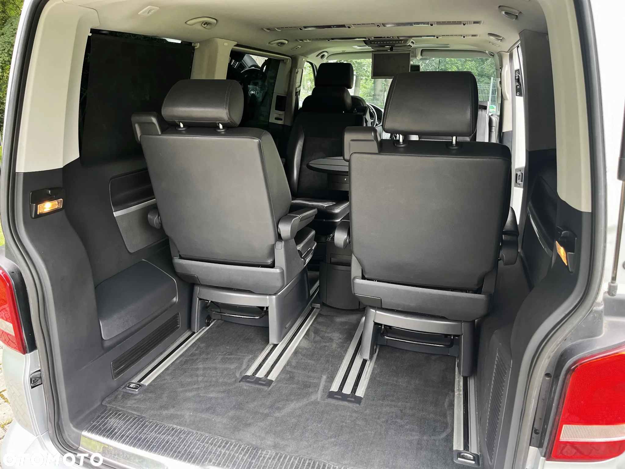 Volkswagen Multivan - 24