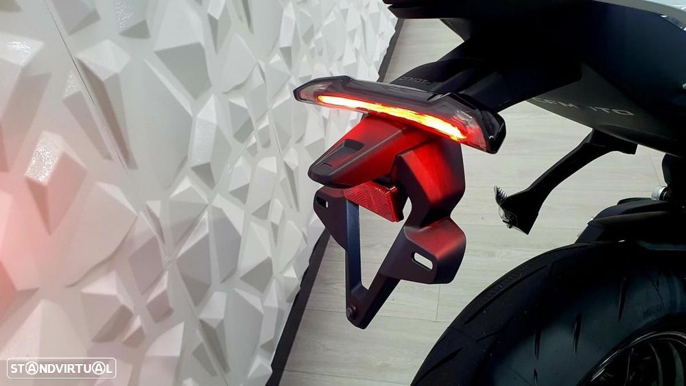 CF Moto 675SR-R - 12
