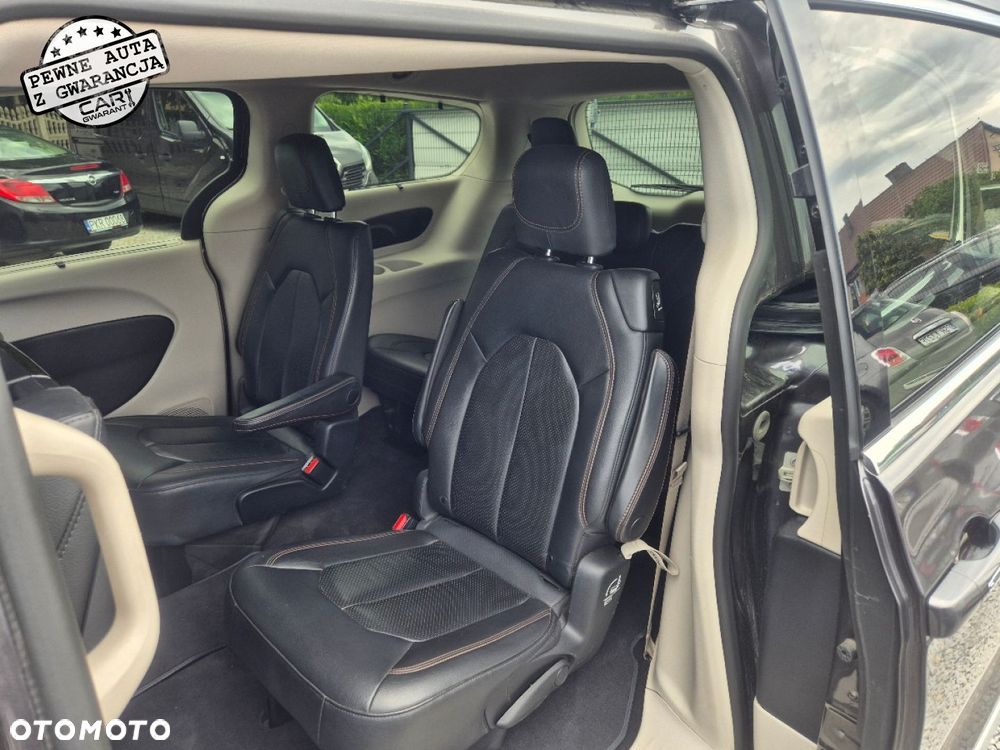 Chrysler Pacifica - 12