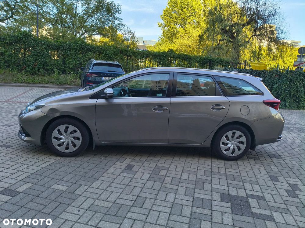 Toyota Auris 1.6 Premium Comfort - 3