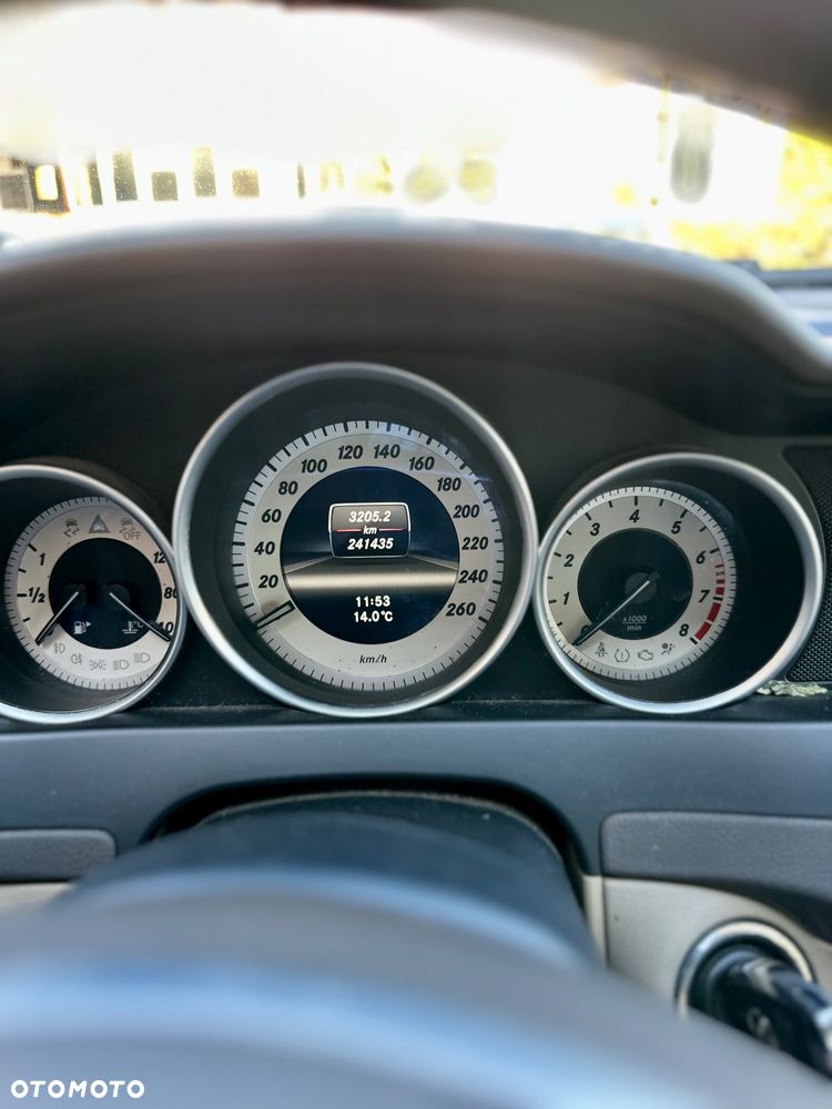 Mercedes-Benz Klasa C 200 CGI BlueEFFICIENCY Avantgarde - 9