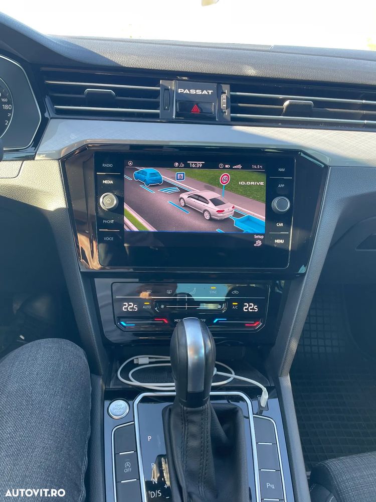 Volkswagen Passat - 12