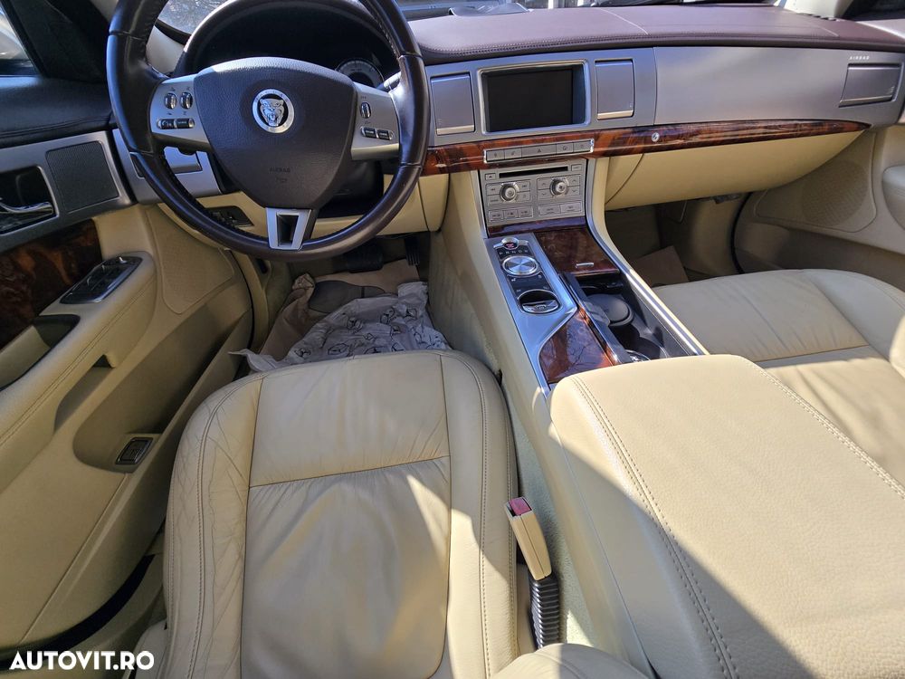 Jaguar XF 3.0 V6 Premium Luxury - 6