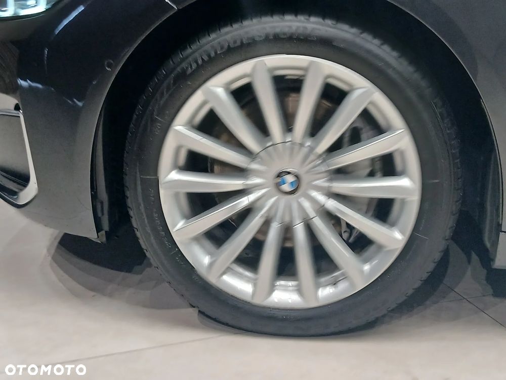 BMW Seria 7 740i - 3