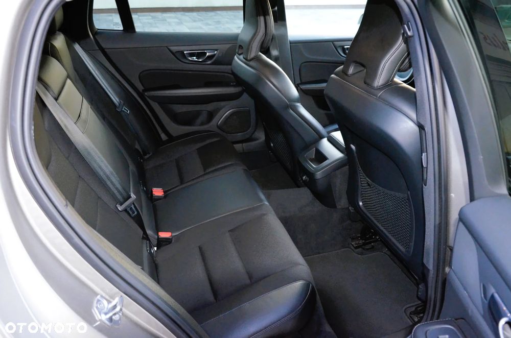 Volvo V60 Cross Country D4 AWD Geartronic Pro - 21