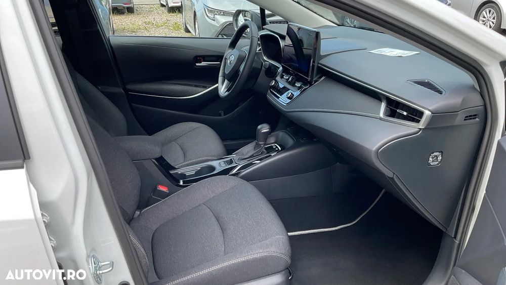TOYOTA Corolla 2025 — imagine 6