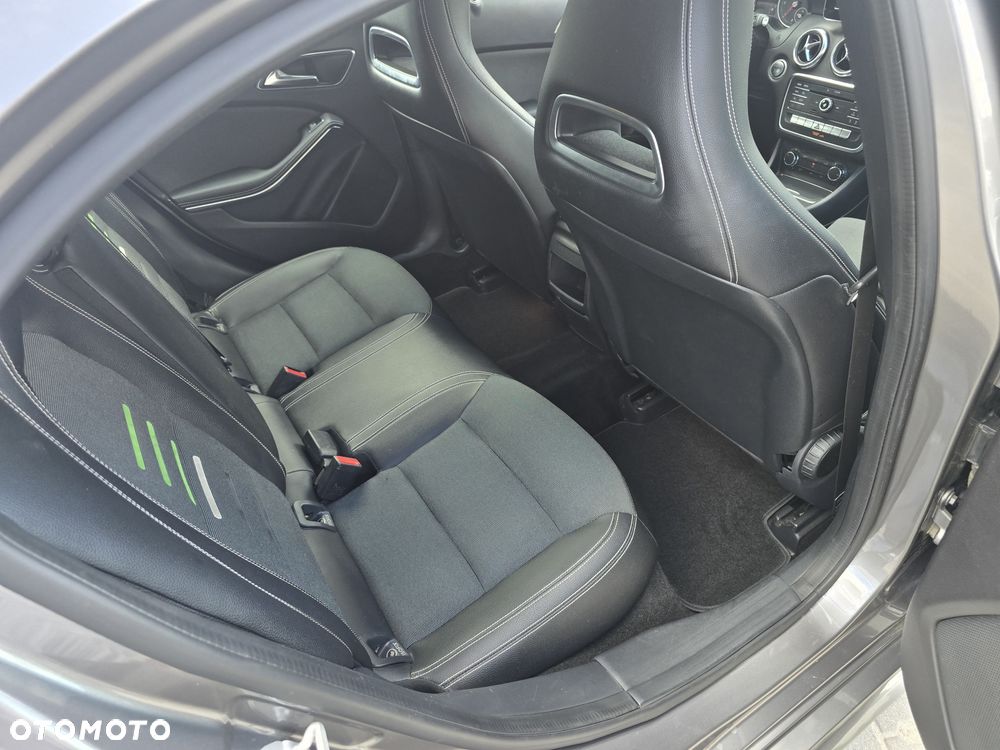 Mercedes-Benz Klasa A 180 d AMG Line 7G-DCT - 12