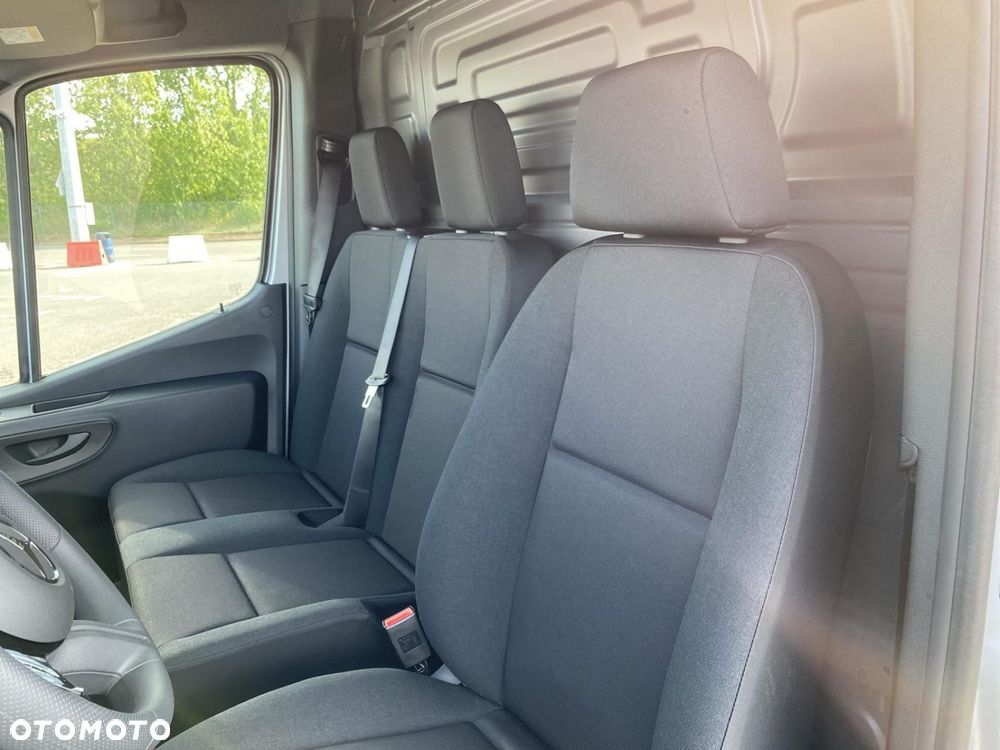 Mercedes-Benz Sprinter - 12