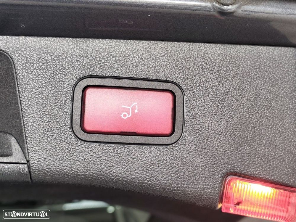 Mercedes-Benz E 250 BlueTEC Avantgarde Auto. - 19