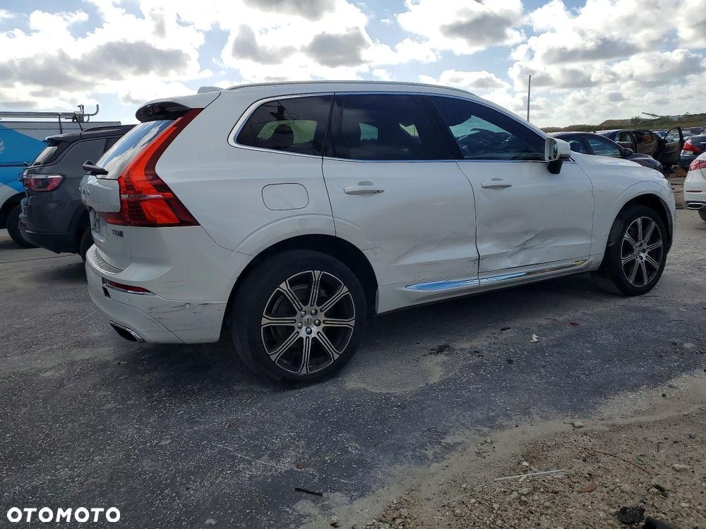 Volvo XC 60 T8 AWD Recharge Geartronic Inscription - 4