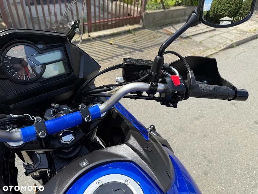 Suzuki V-STROM - 12