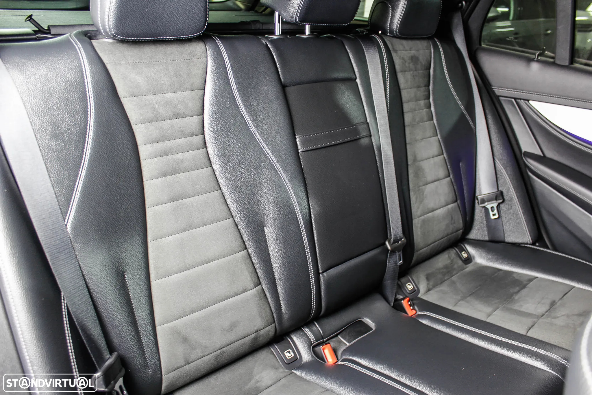 Mercedes-Benz E 300 de AMG Line - 18