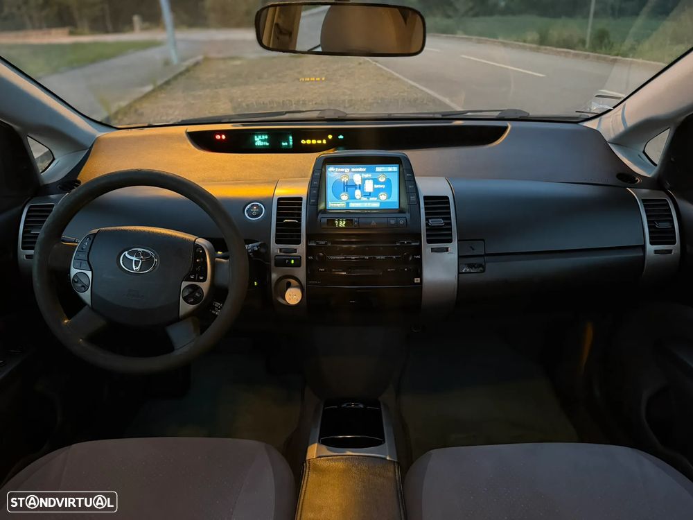 Toyota Prius 1.5 VVT-i HSD Sol - 11