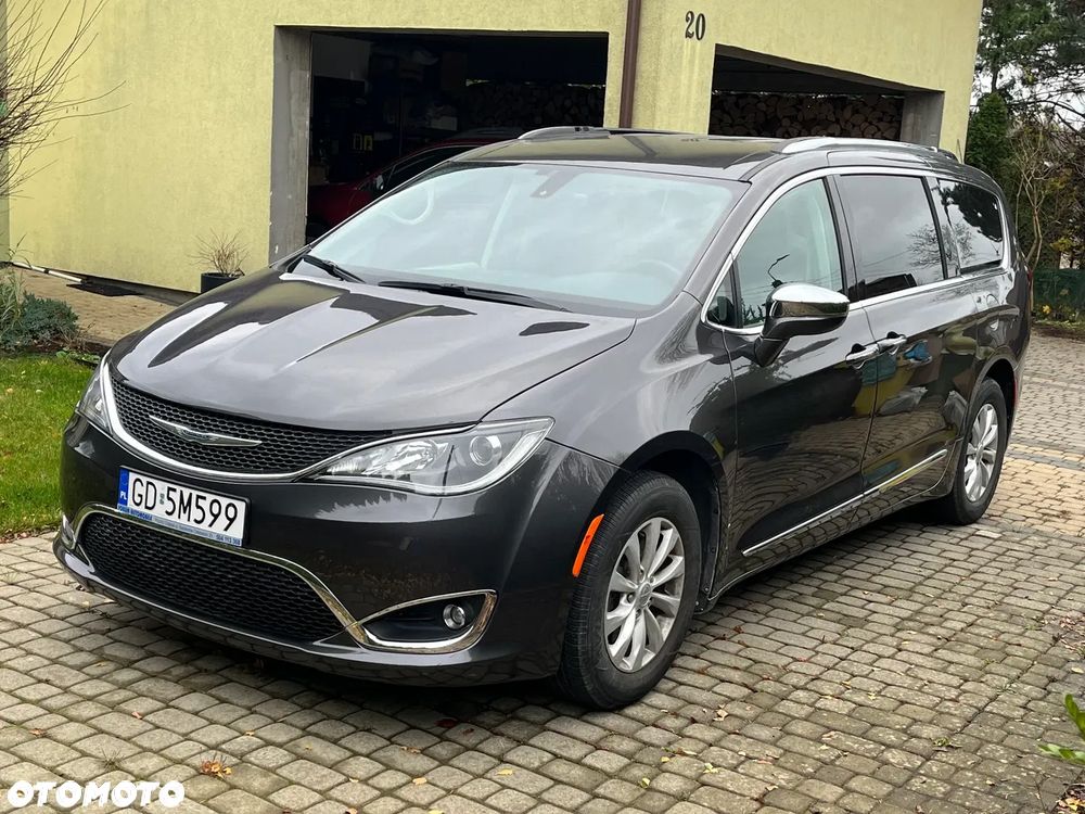 Chrysler Pacifica - 31