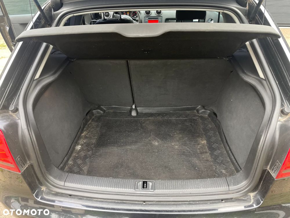 Audi A3 3-drzwiowe 1.6 Attraction - 14