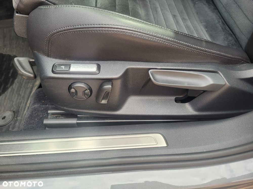 Volkswagen Passat 2.0 TDI SCR DSG Comfortline - 31