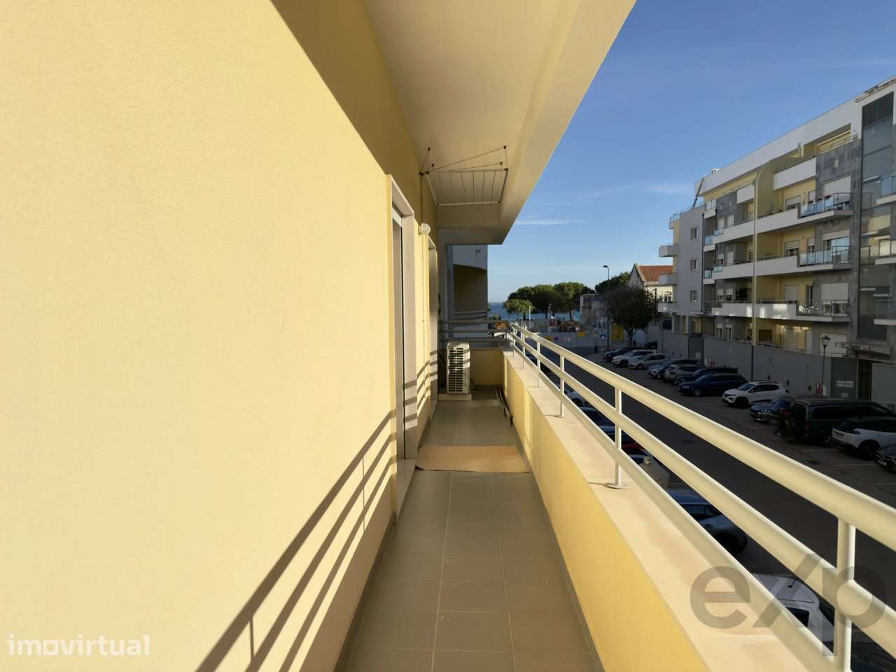 Apartamento moderno T2 com varanda e estacionamento em Setúbal - Grande imagem: 3/13