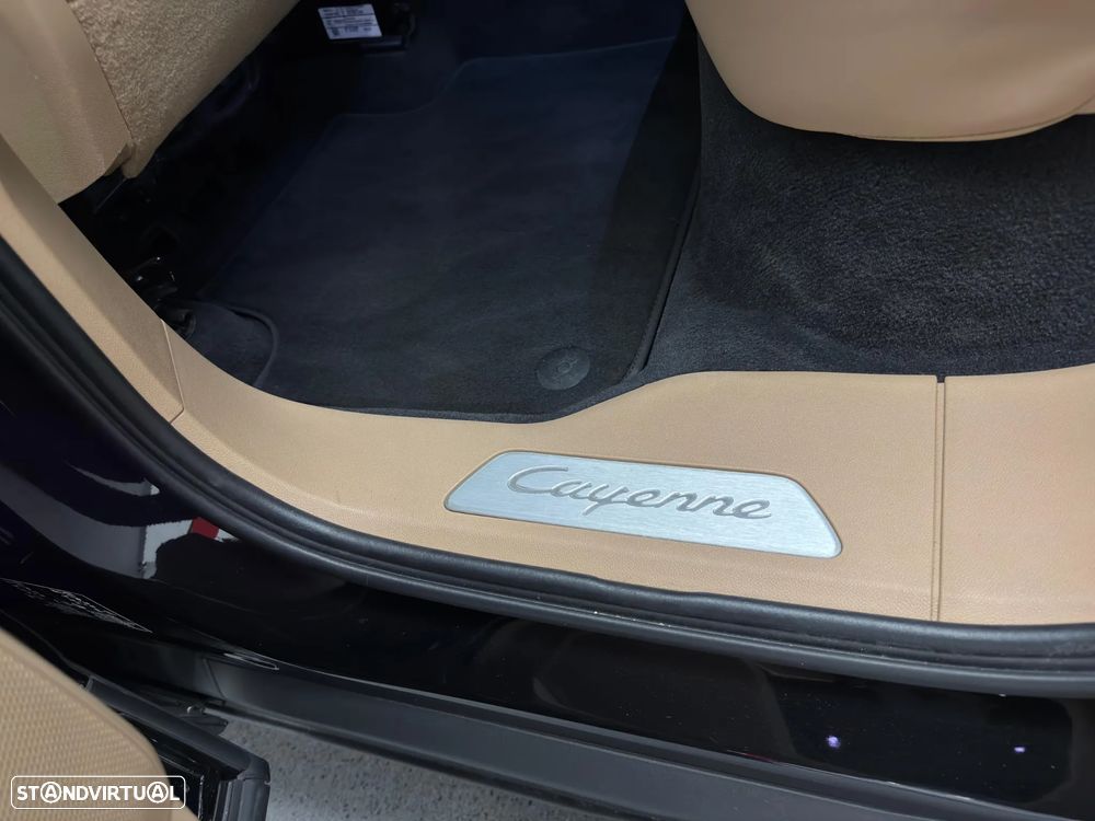 Porsche Cayenne Coupé E-Hybrid Platinum Edition - 38