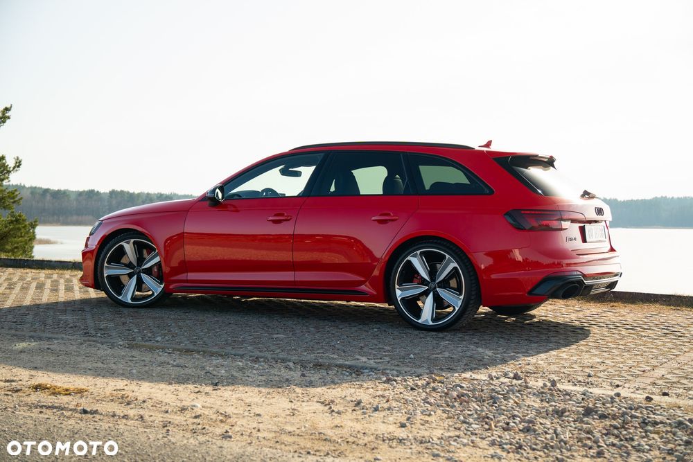 Audi RS4 Avant - 5