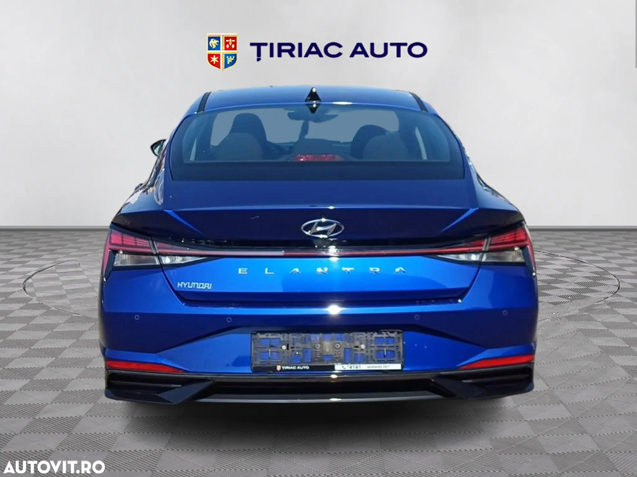 Hyundai Elantra - 4