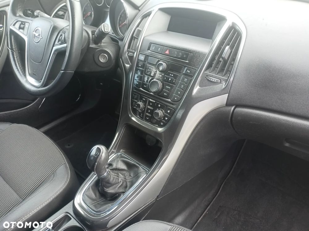 Opel Astra 1.6 150 Jahre - 10