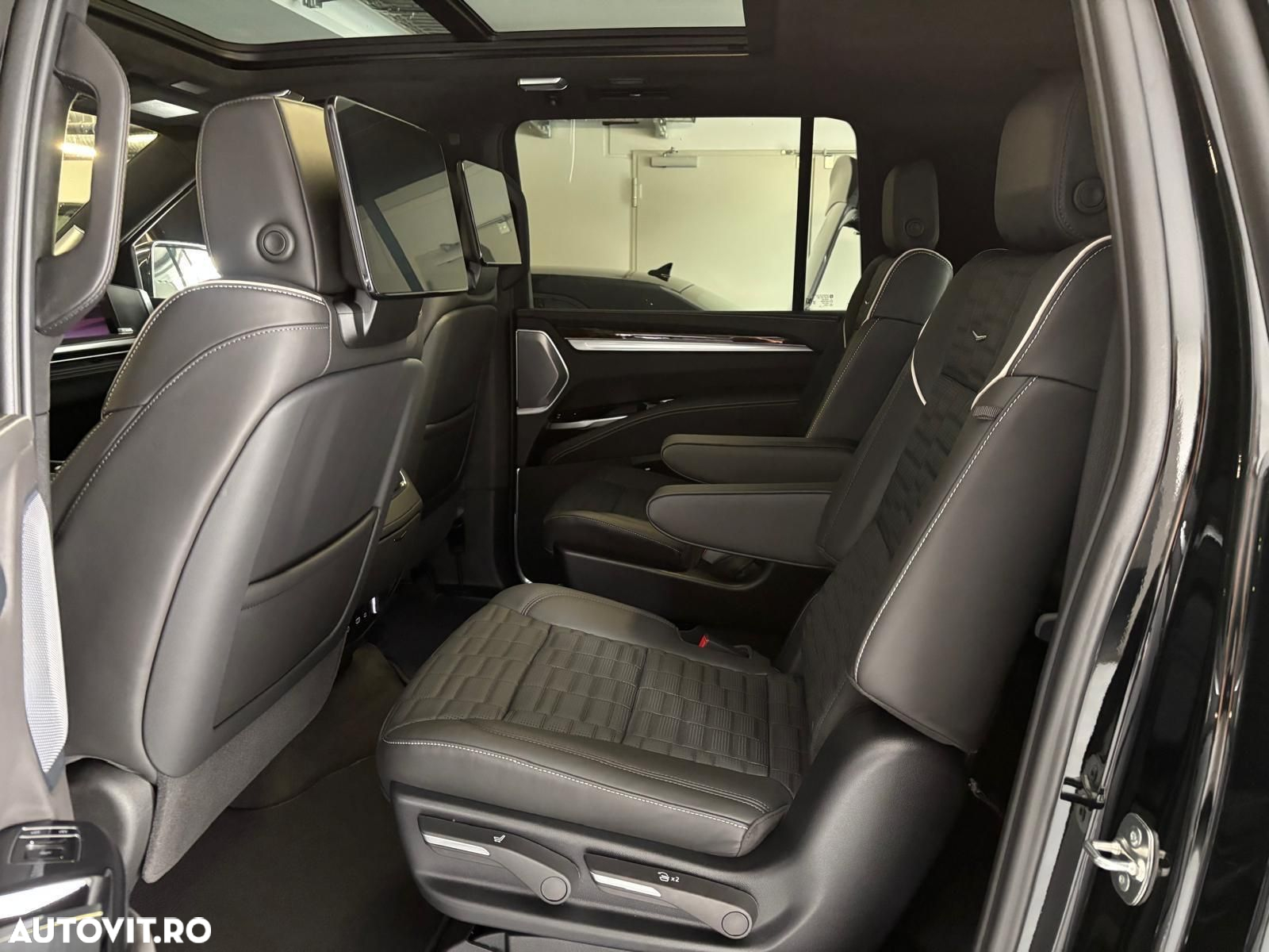 Cadillac Escalade - 12