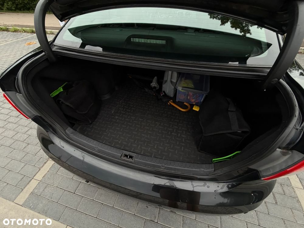 Toyota Avensis 1.6 Luna - 13