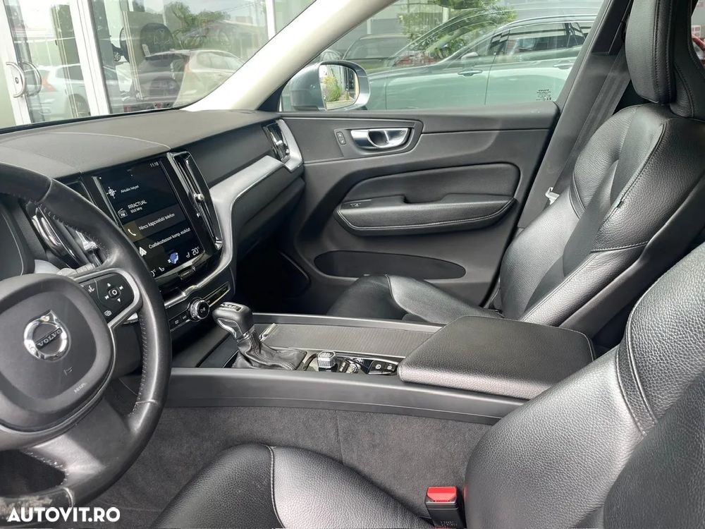 Volvo XC 60 T5 AWD Momentum Pro - 9