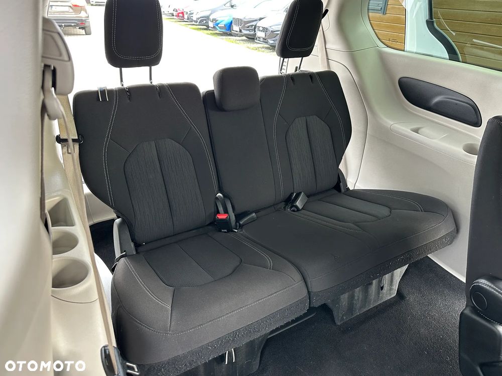 Chrysler Pacifica - 24