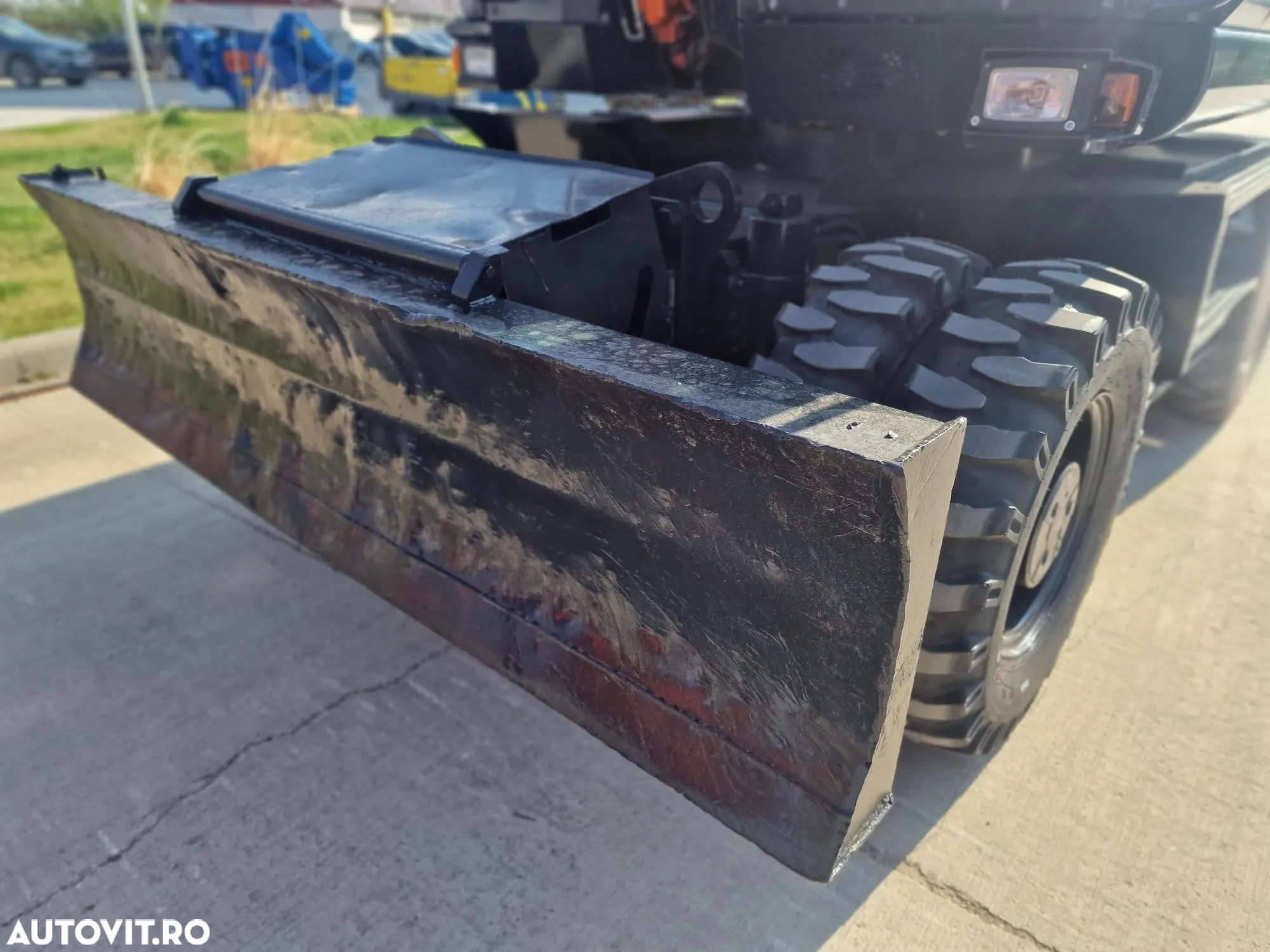 Hitachi EXCAVATOR PE ROTI, 3 brate excavare, LAMA+CALE, cupa NOUA 1,2m latime, Masa operationala 17,2t, Inst picon, A doua inst hidr, 2018, 2.993h, hidraulica HITACHI, anv noi, posibilitate leaisng 3 ani, PROMOTIE 99.900 EUR+Tva - 22