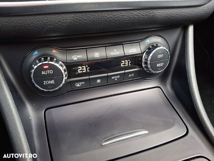 Mercedes-Benz CLA 200 7G-DCT Urban - 25