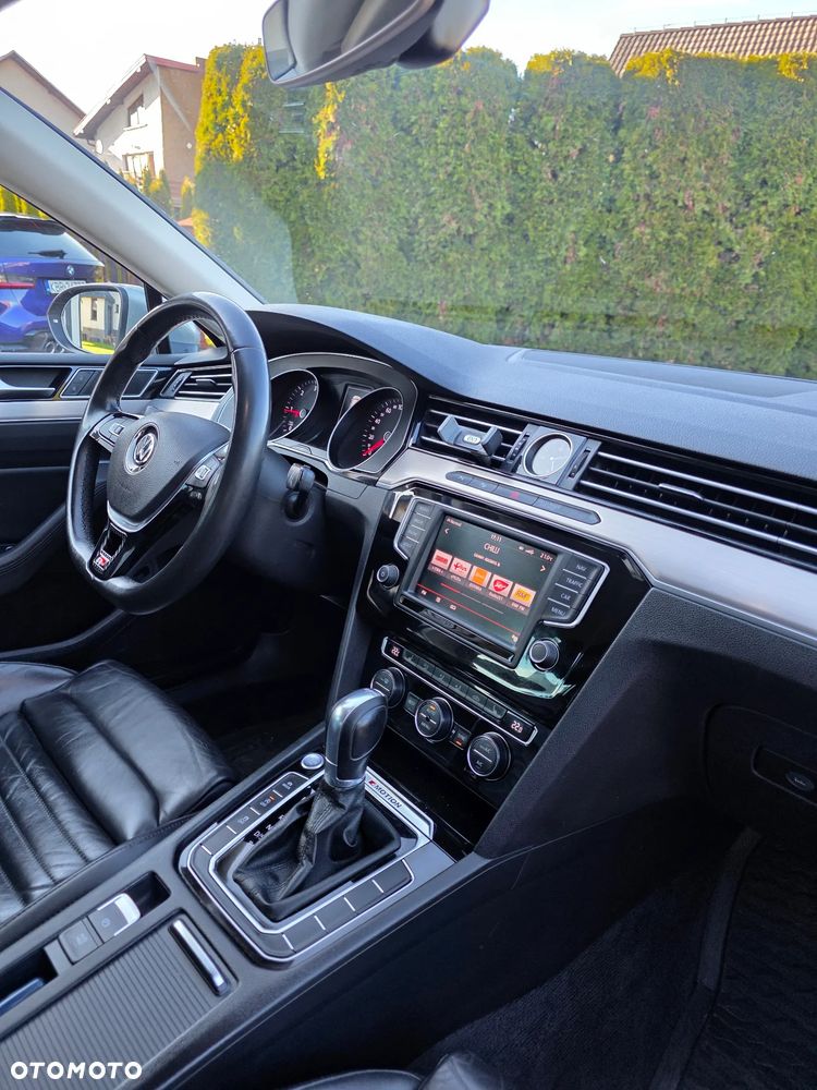 Volkswagen Passat - 8