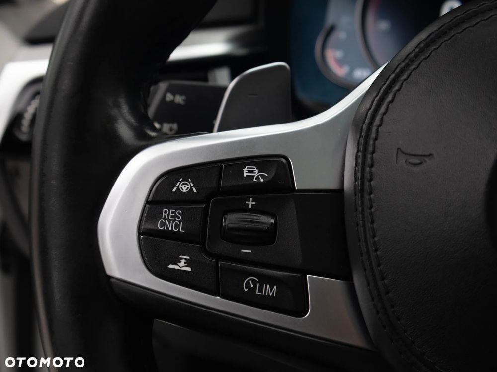 BMW Seria 5 520d xDrive - 26