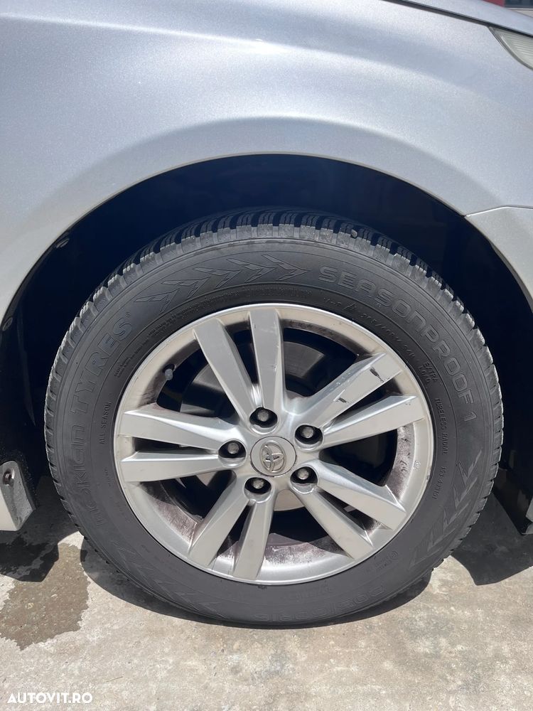 Toyota Avensis - 8