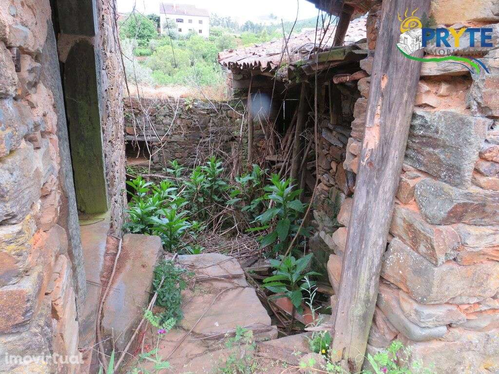 Pequena quinta a confinar com a Ribeira situada perto de Oleiros - Grande imagem: 4/58