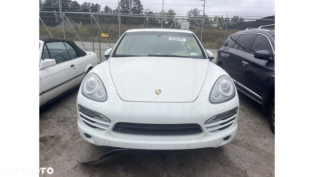 Porsche Cayenne - 1
