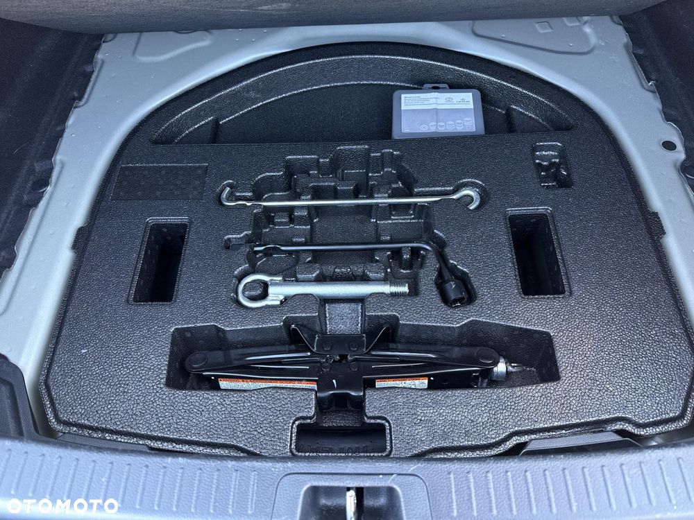 Toyota Corolla 1.8 Hybrid Style - 24